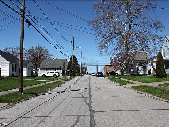 4th image of 238 Illinois Ave
