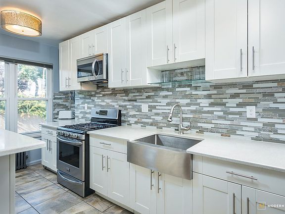 3rd image of 2186 47th St #1
