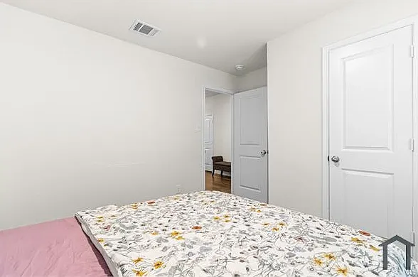 2928 Roper St — Photo 4
