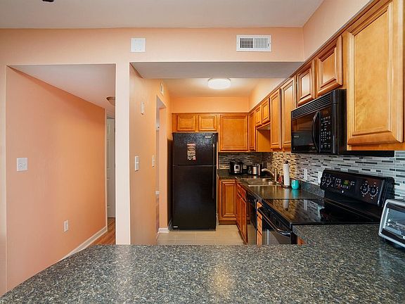 5th image of 1730 Liberty Ln APT 21