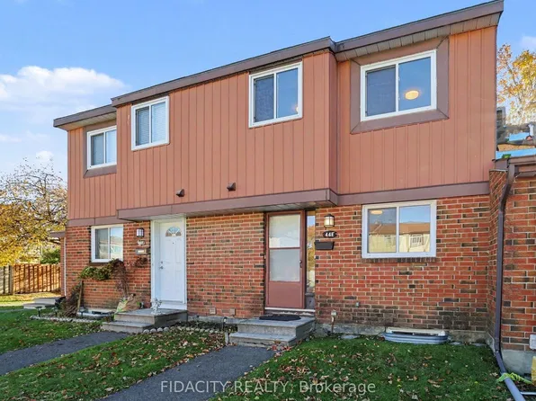 44 Foxfield Dr #E, Ottawa, ON K2J 1P7