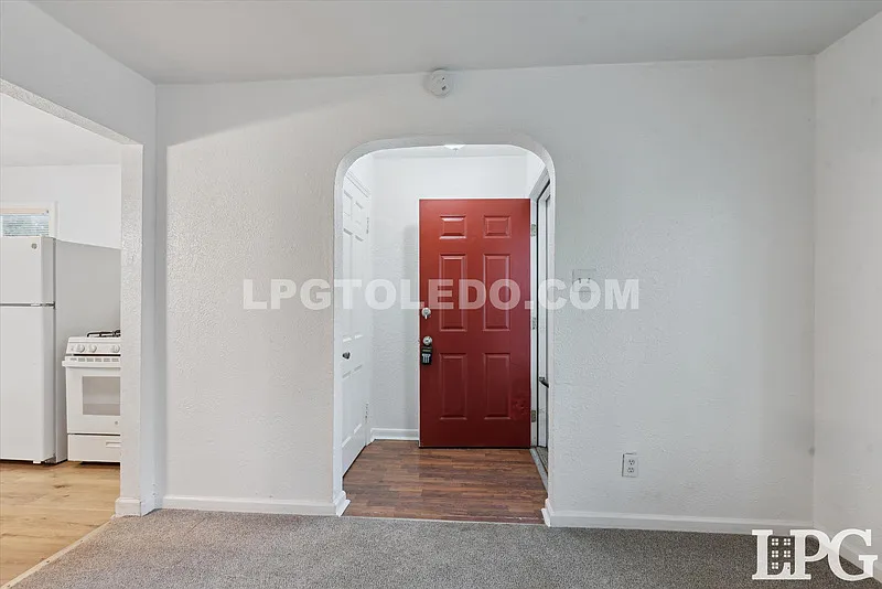 2 bed, 1.0 bath, 752 sqft, $1,000 — Photo 3