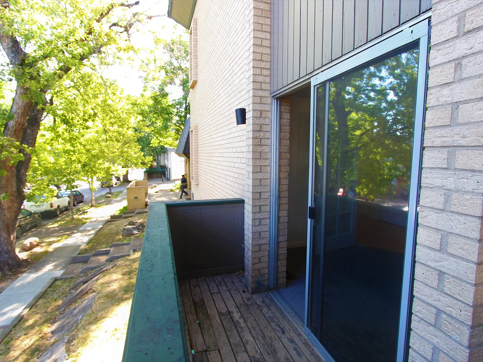 3 bed, 900 sqft, $4,740 — Photo 2