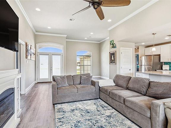 5th image of 404 Lakewood Dr