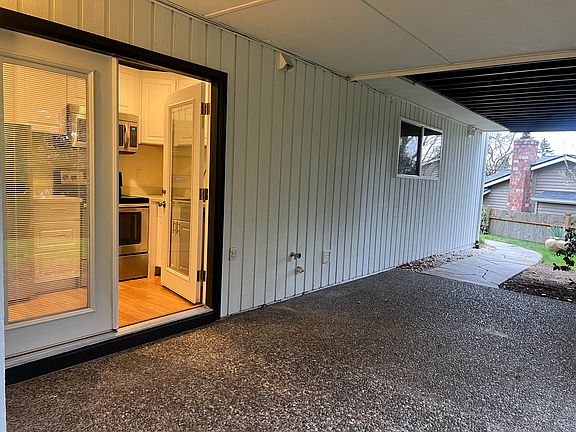 5th image of 11224 NE 61st Pl