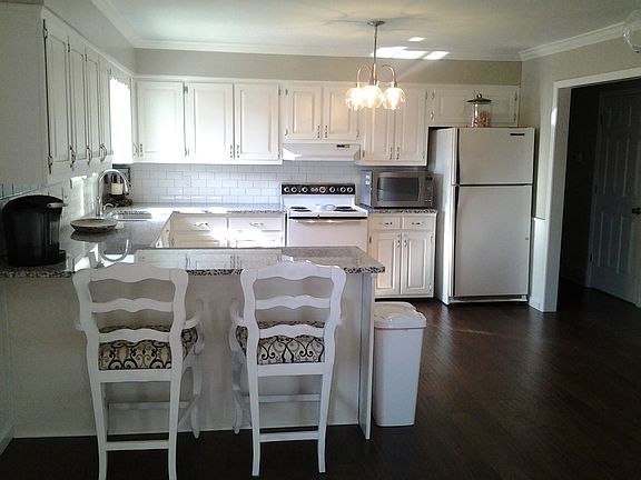 Dine In Kitchen w/Bar