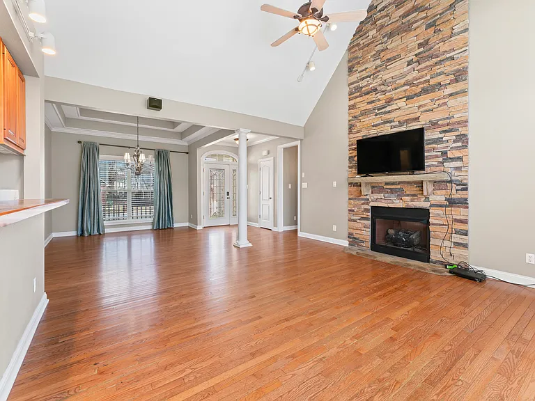 310 Cranfield Dr — Photo 6