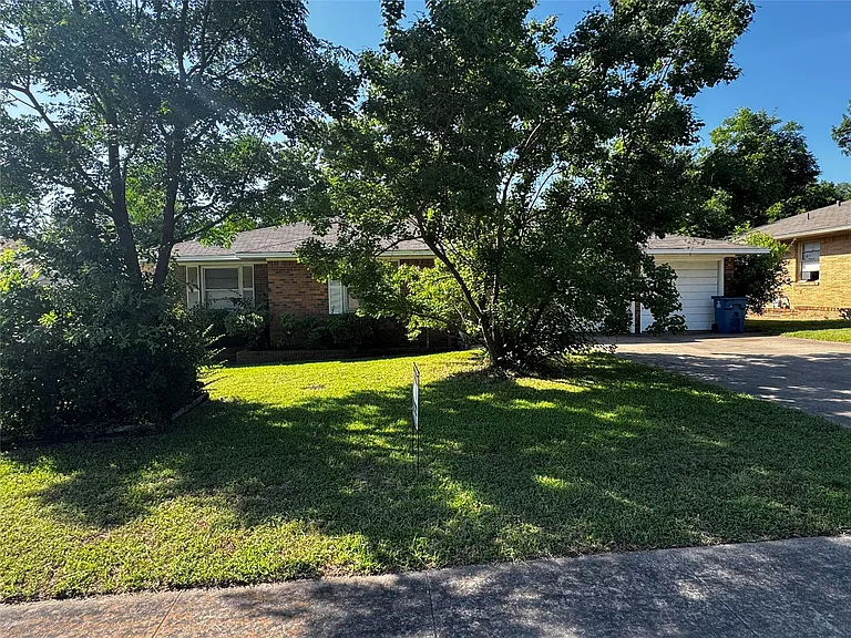 2928 College Cir — Photo 2