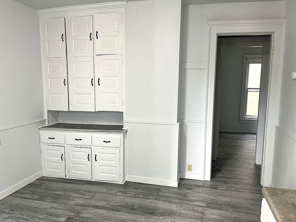 1st image of 257 W 8th St #3