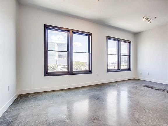 5th image of 2502 Live Oak St APT 322