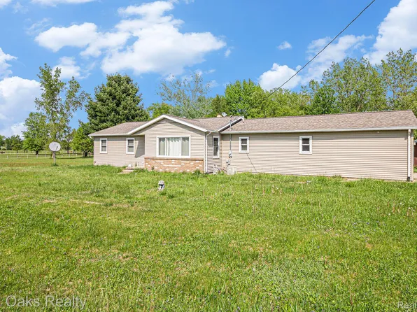3295 Bruisee Rd, Caro, MI 48723