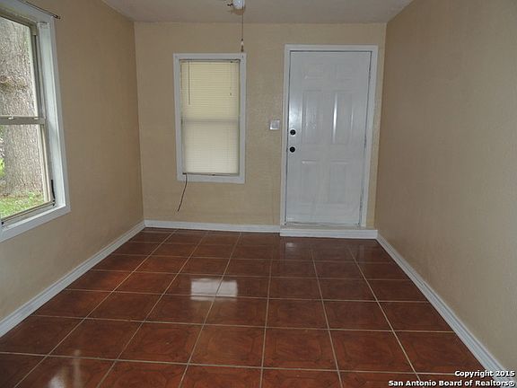 5th image of 360 E Dittlinger St
