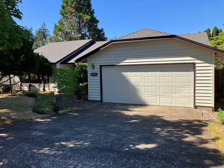 1325 Elser Dr SE — Photo 2