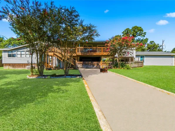 146 Creekside Dr, Onalaska, TX 77360
