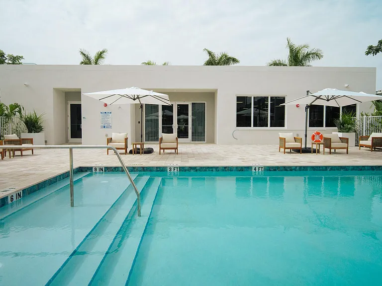 Atlantica at Dania Beach — Photo 23