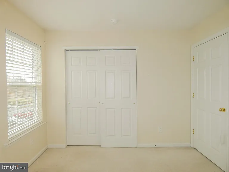 2105 Lexington Mews — Photo 32