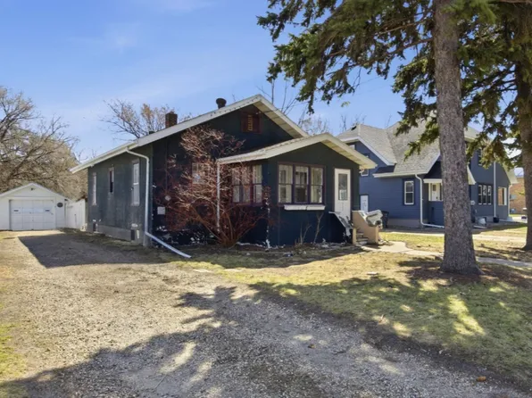 512 10th St N, Moorhead, MN 56560