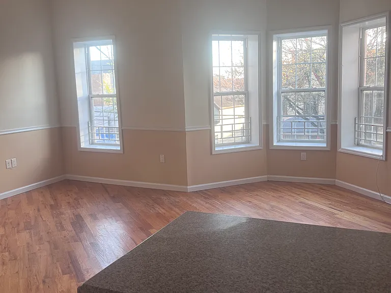 499 Linwood St #2 — Photo 2