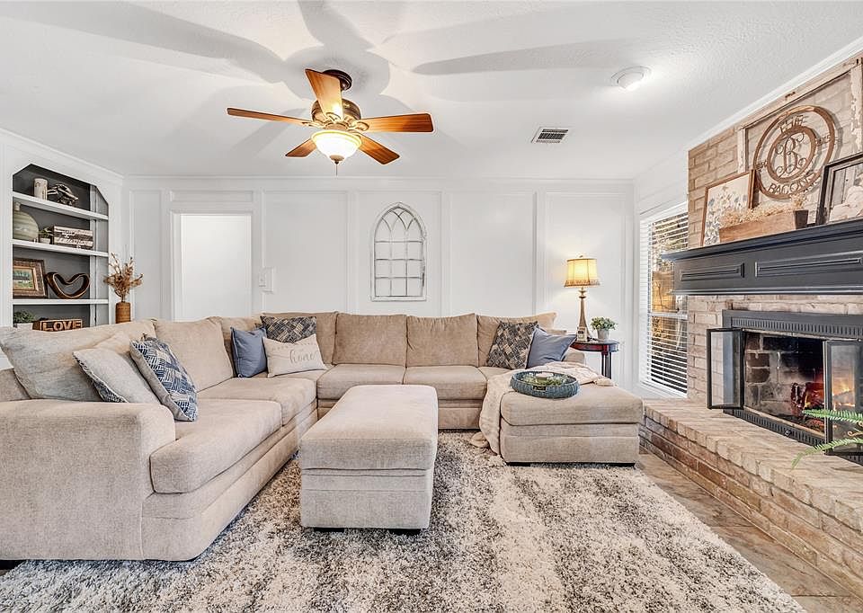 1st image of 15018 Rolling Oaks Drive