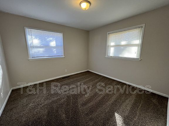 3rd image of 4046 N Catherwood Ave