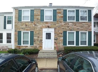 2071 Danbury Pl, Hoffman Estates, IL 60169