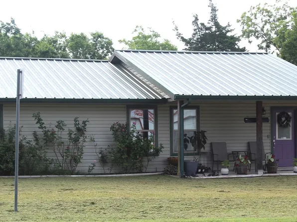 402 Cleveland St, Bailey, TX 75413