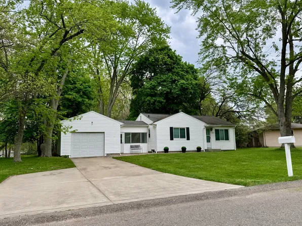 7641 Lake Wood Dr, Portage, MI 49002