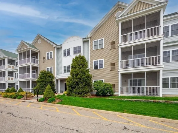 2311 Briarwood Vlg #2311, Clinton, MA 01510