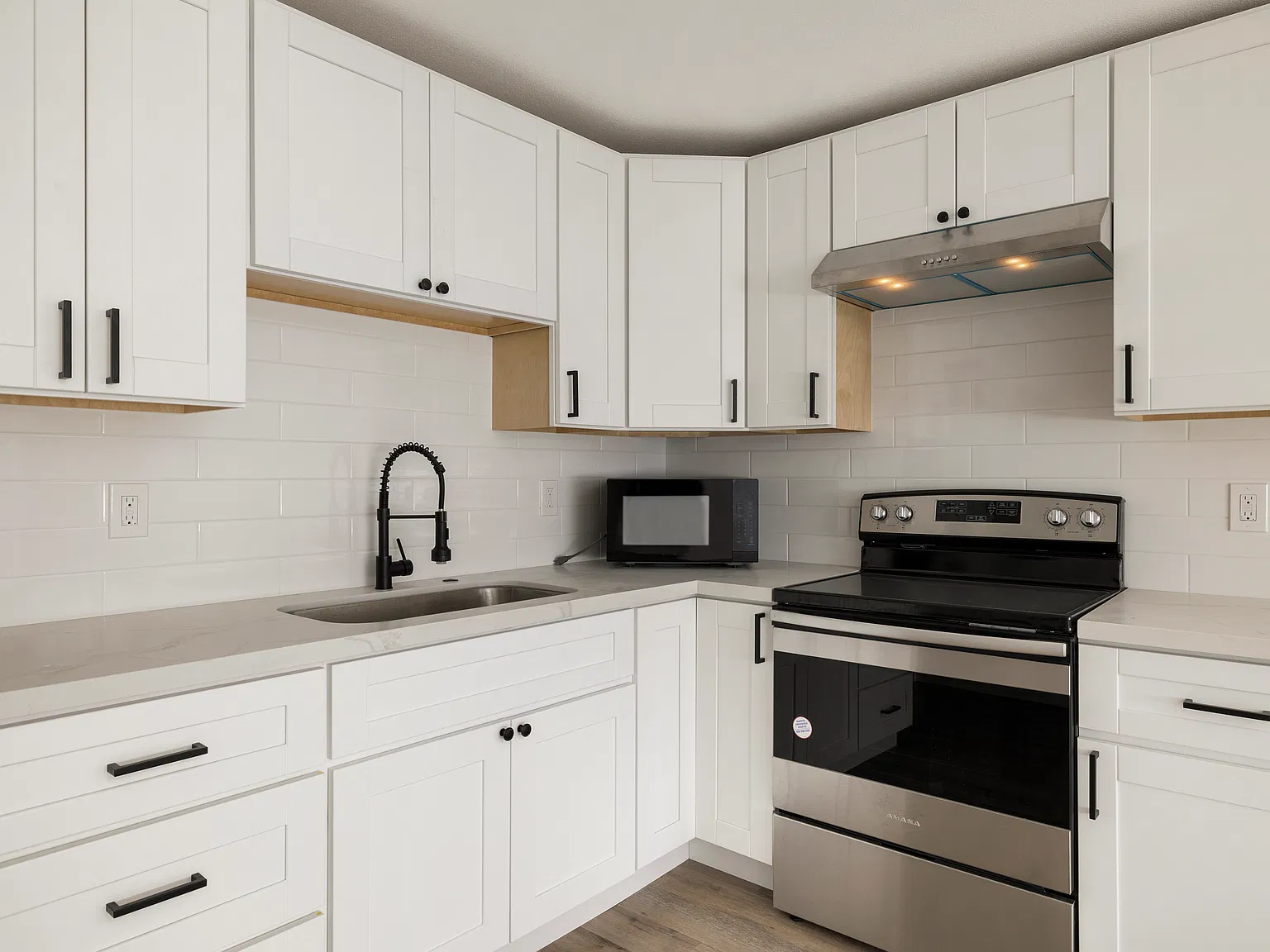 Studio, 400 sqft, $1,695 — Photo 3