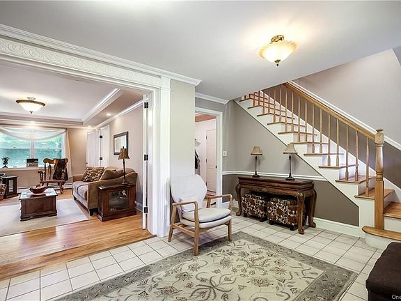 4th image of 66 Moseman Ave