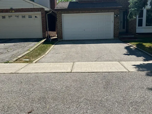 35 Wintermute Blvd, Toronto, ON M1W 3M5