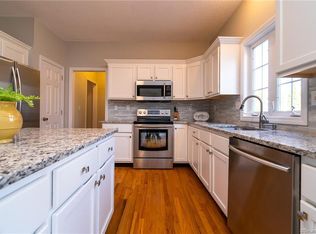 93 Hintz Dr, Wallingford, CT 06492