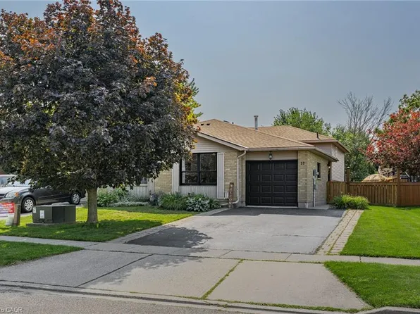 37 Sandalwood Dr, Cambridge, ON N1P 1A9