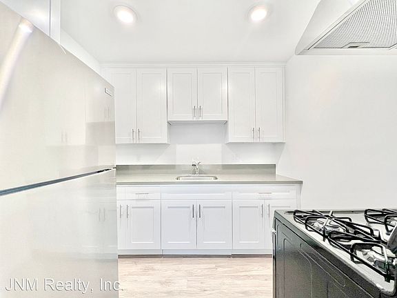 4th image of 3930 Nicolet Ave #14