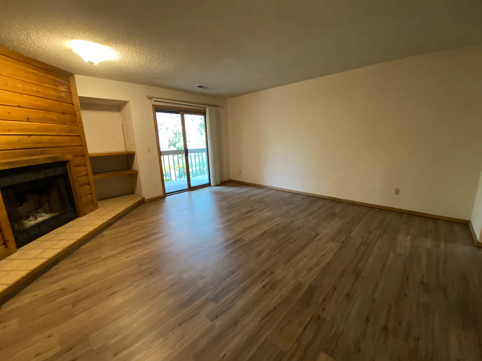 2 bed, 930 sqft, $2,400 — Photo 2