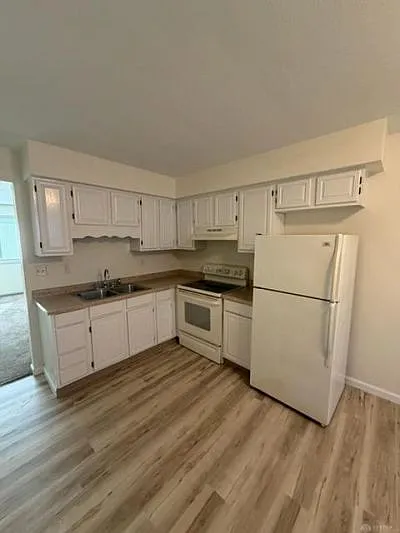 2 bed, 1.5 bath, 1024 sqft, $875 — Photo 2
