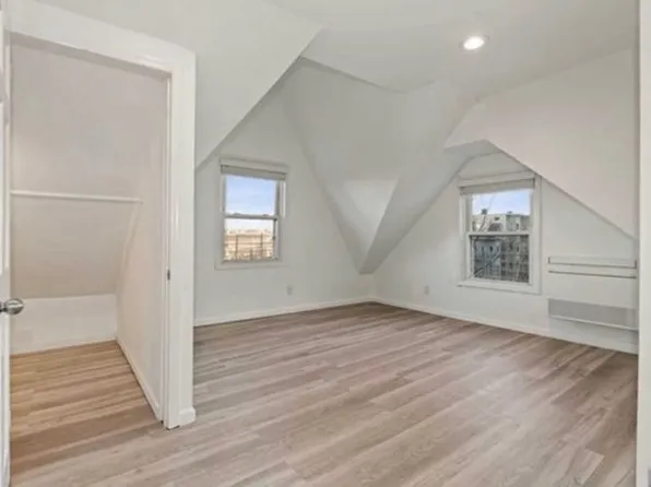 454 Undercliff Avenue image 12 of 16