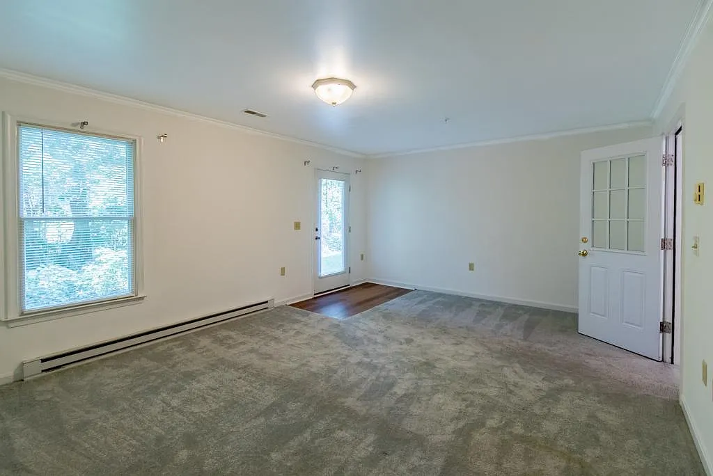 525 Papa Ct — Photo 2