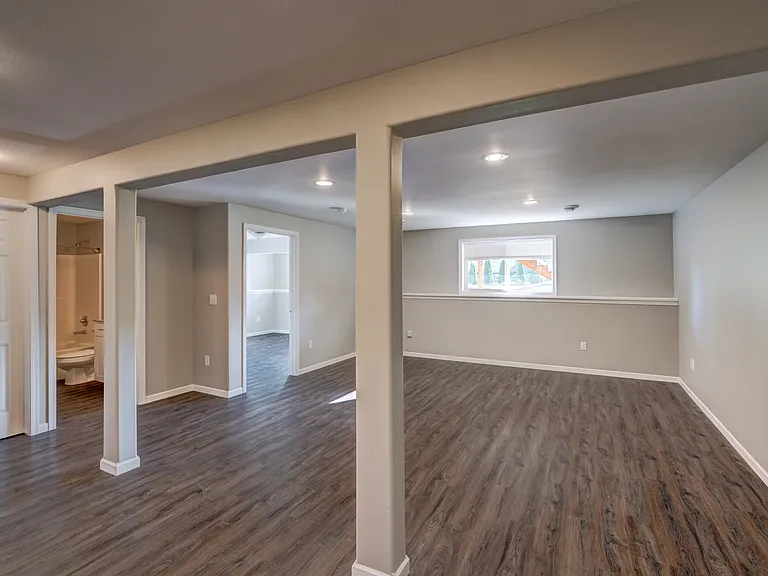 836 Thompson Dr — Photo 17