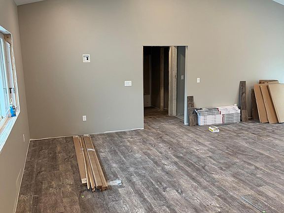 4th image of 11426 Cohen Loop NW