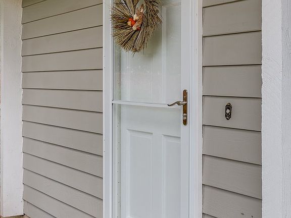 3rd image of 2917 Applewood Ln