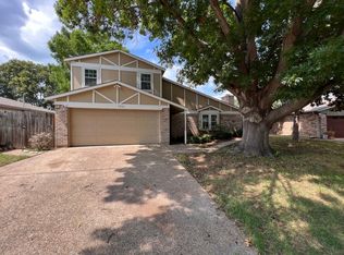 5923 Cameron Dr, Arlington, TX 76017