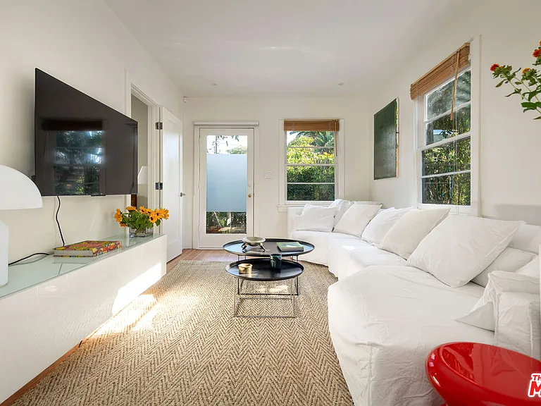 947 Amoroso Pl — Photo 3