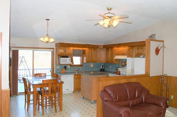 5th image of 1542 Montrose Tpke