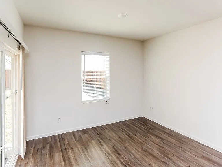 692 Wellington Dr — Photo 29
