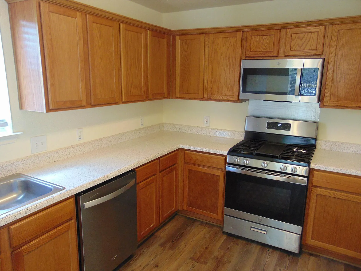 3 bed, 2.0 bath, 1511 sqft, $1,995 — Photo 4
