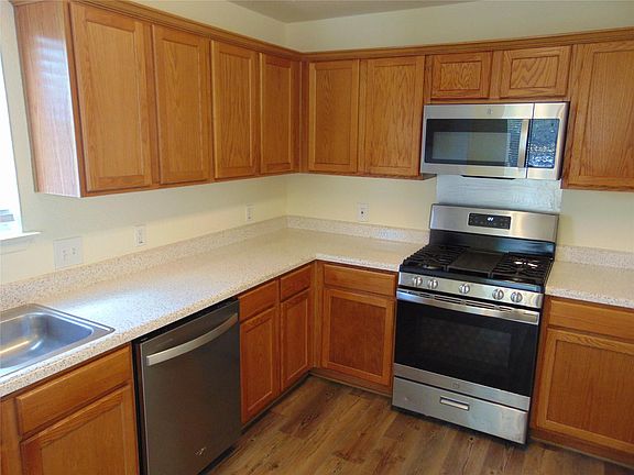 4th image of 15209 Bullace St