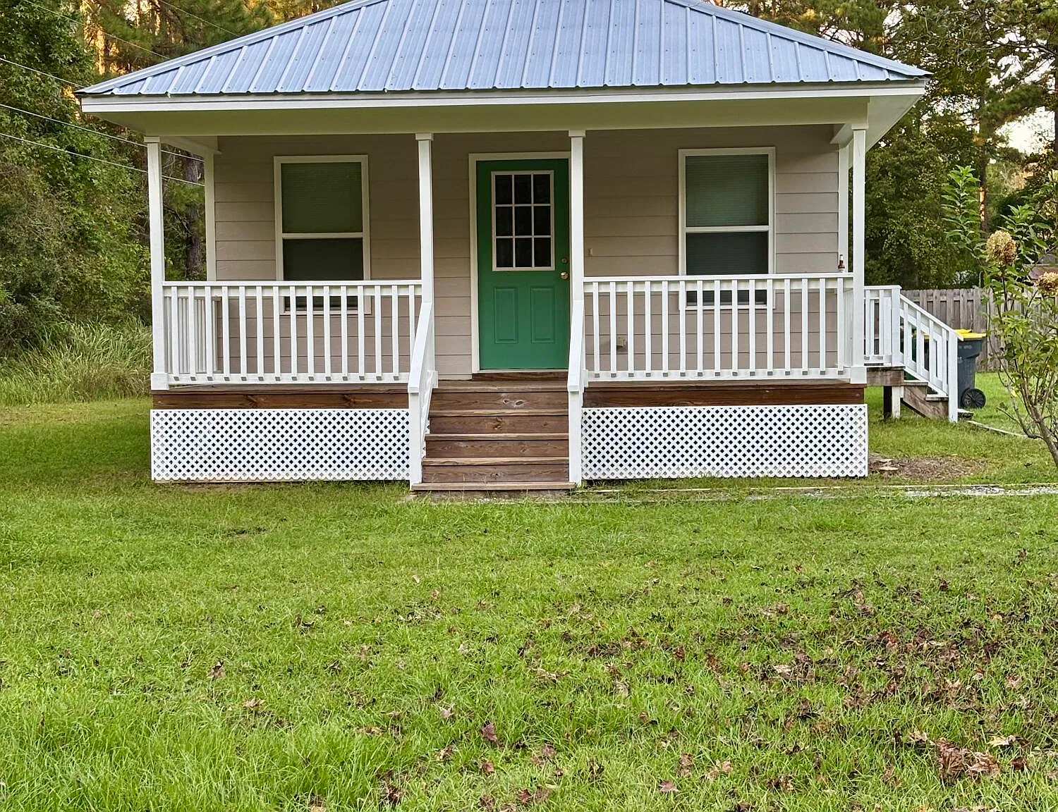 2 bed, 1.0 bath, 720 sqft, $1,200 — Photo 1