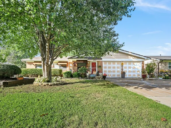 241 NW Jayellen Ave, Burleson, TX 76028