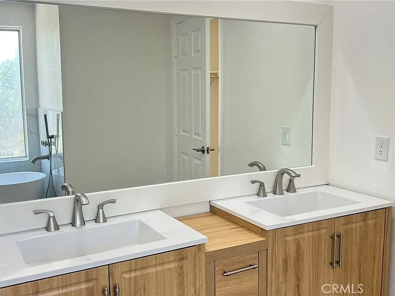 26062 Reynolds St — Photo 16